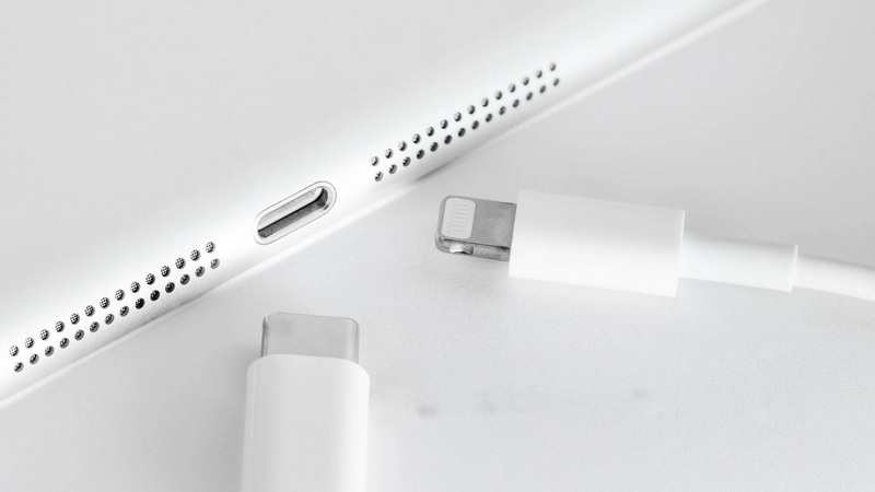 what does a USB-C to lightning cable plug into