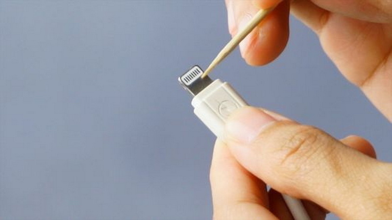 how to clean iphone usb cable_2
