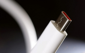 what does a USB C cable plug into.jpg