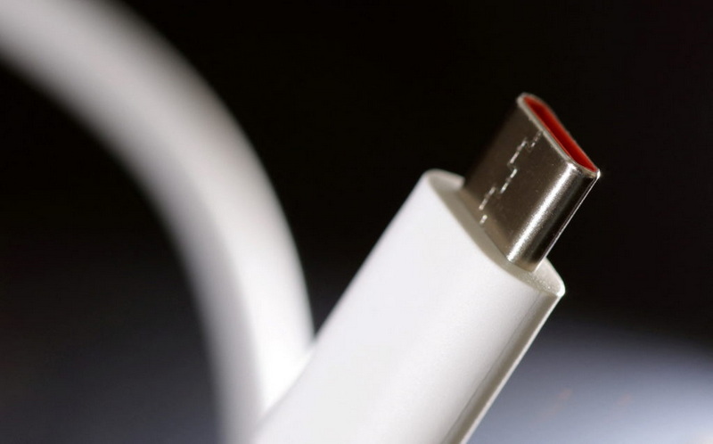 what does a USB C cable plug into