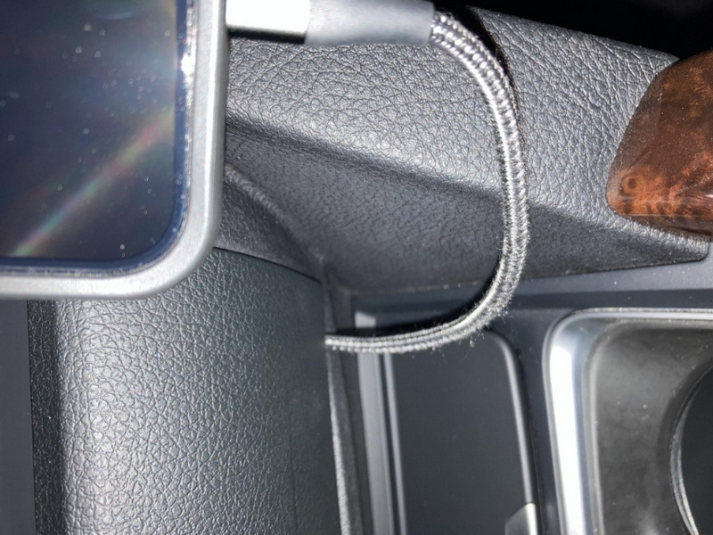 how to hide usb cable in car_3