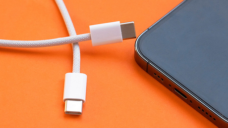 is apple USB C cable thunderbolt.jpg