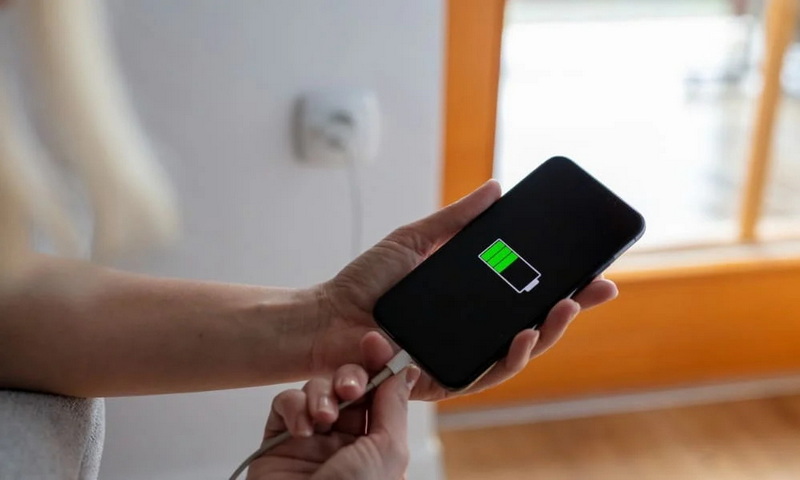 charge your phone without a usb cable_3