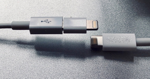 use a usb-c to lightning cable_1.jpg