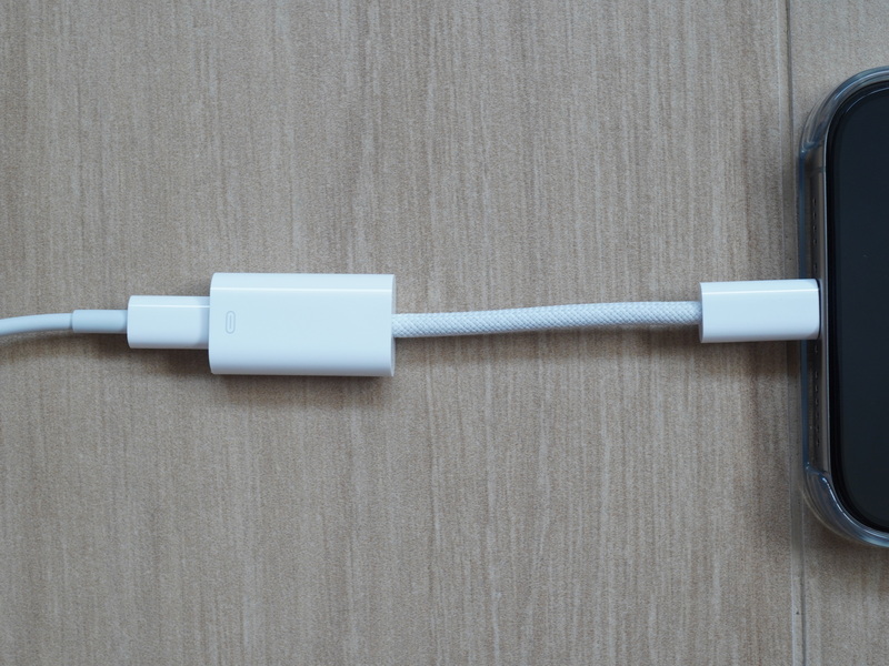 how to use the usb-c to lightning cable